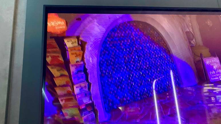 55-Zoll-Fernseher getestet: Nahaufnahme der oberen linken Ecke.